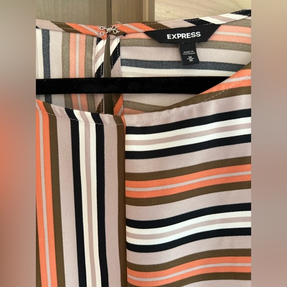 LIKE NEW Express Striped Boxy Blouse - Picture 3 of 6
